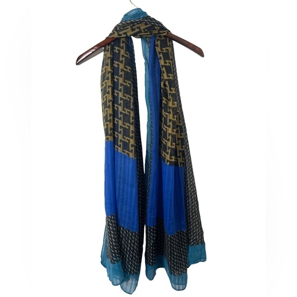 Printed viscose scarf - Picture 2 of 7